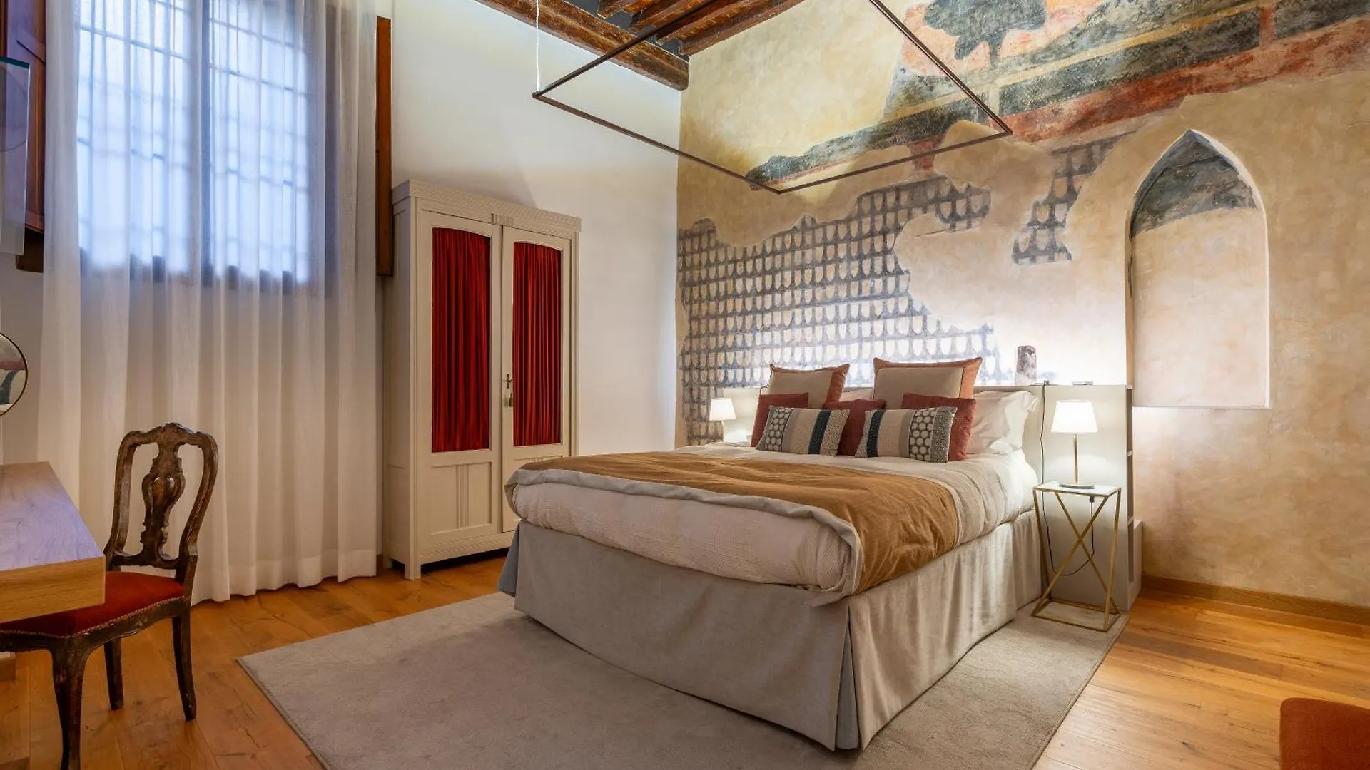 The Florence Tornabuoni Palace Boutique Apartments