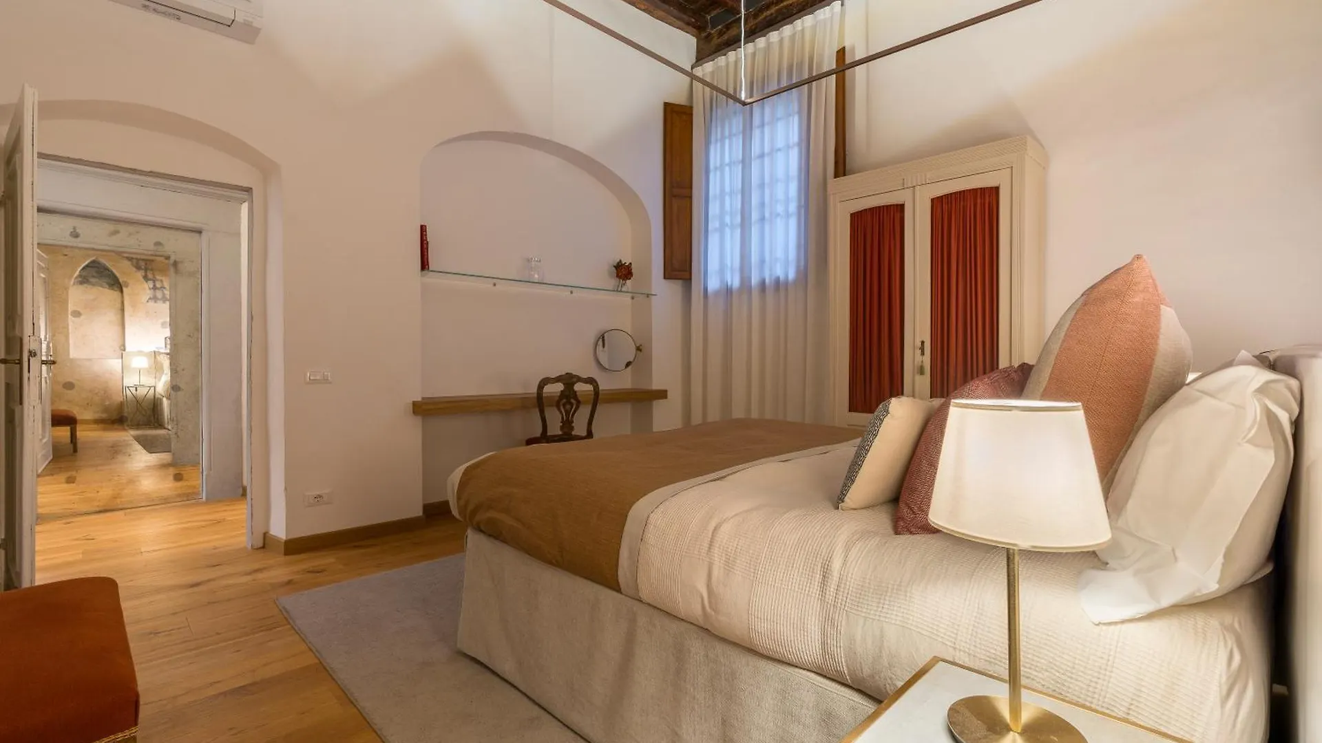 The Florence Tornabuoni Palace Boutique Apartments